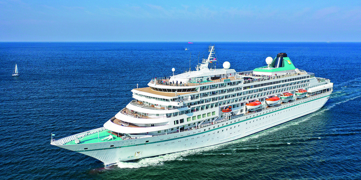 PHX_Asmussen_AMR_aussen_Totale_seitlich_Phoenix_Reisen_MS_Amera_approaches_the_port_of_Warnemuende_11_09_2019_01_Retuschiert